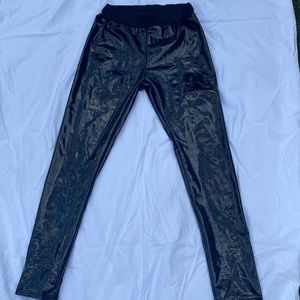 LEATHER LEGGINGS SIZE M (FIT LIKE LEATHER JEANS)